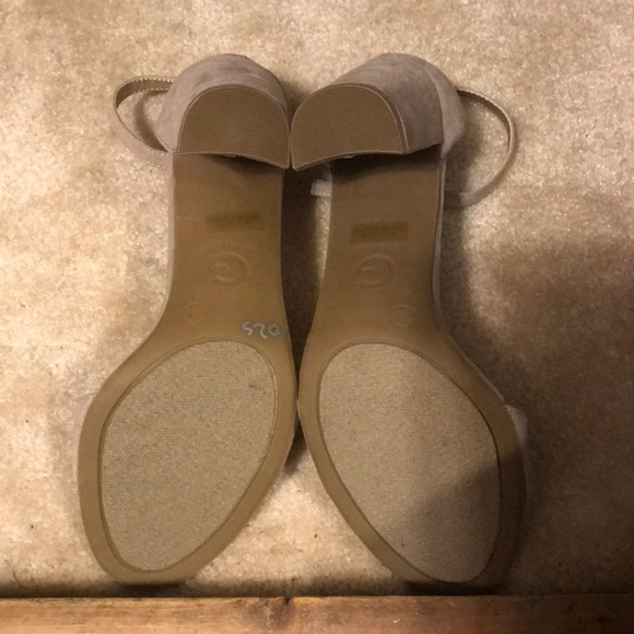 Heels - Picture 3 of 3